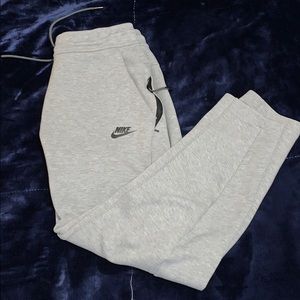 Nike Tech Fleece Jogger Sweatpants.